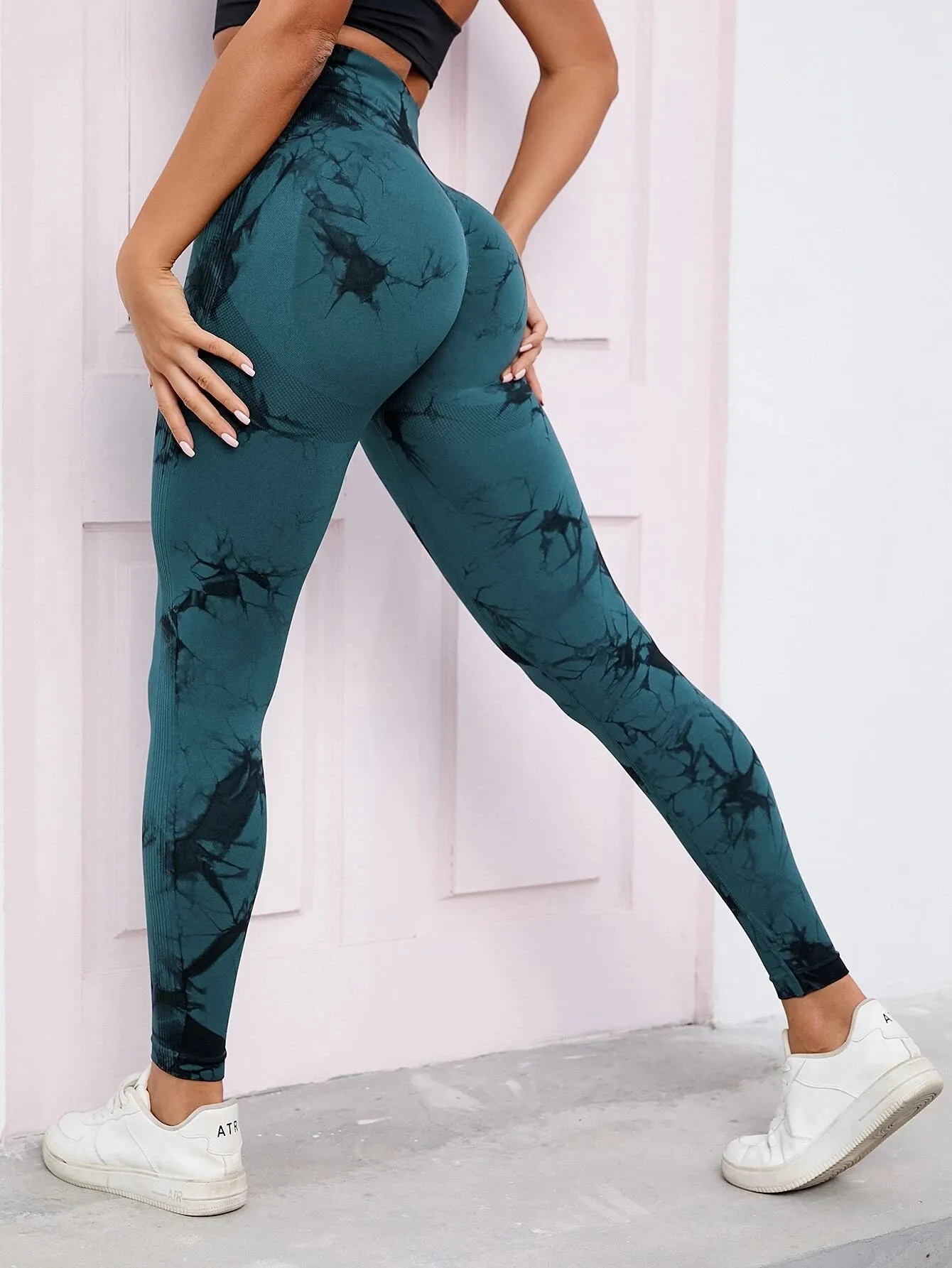 Aniya Tie Dye Scrunched Gym Leggings