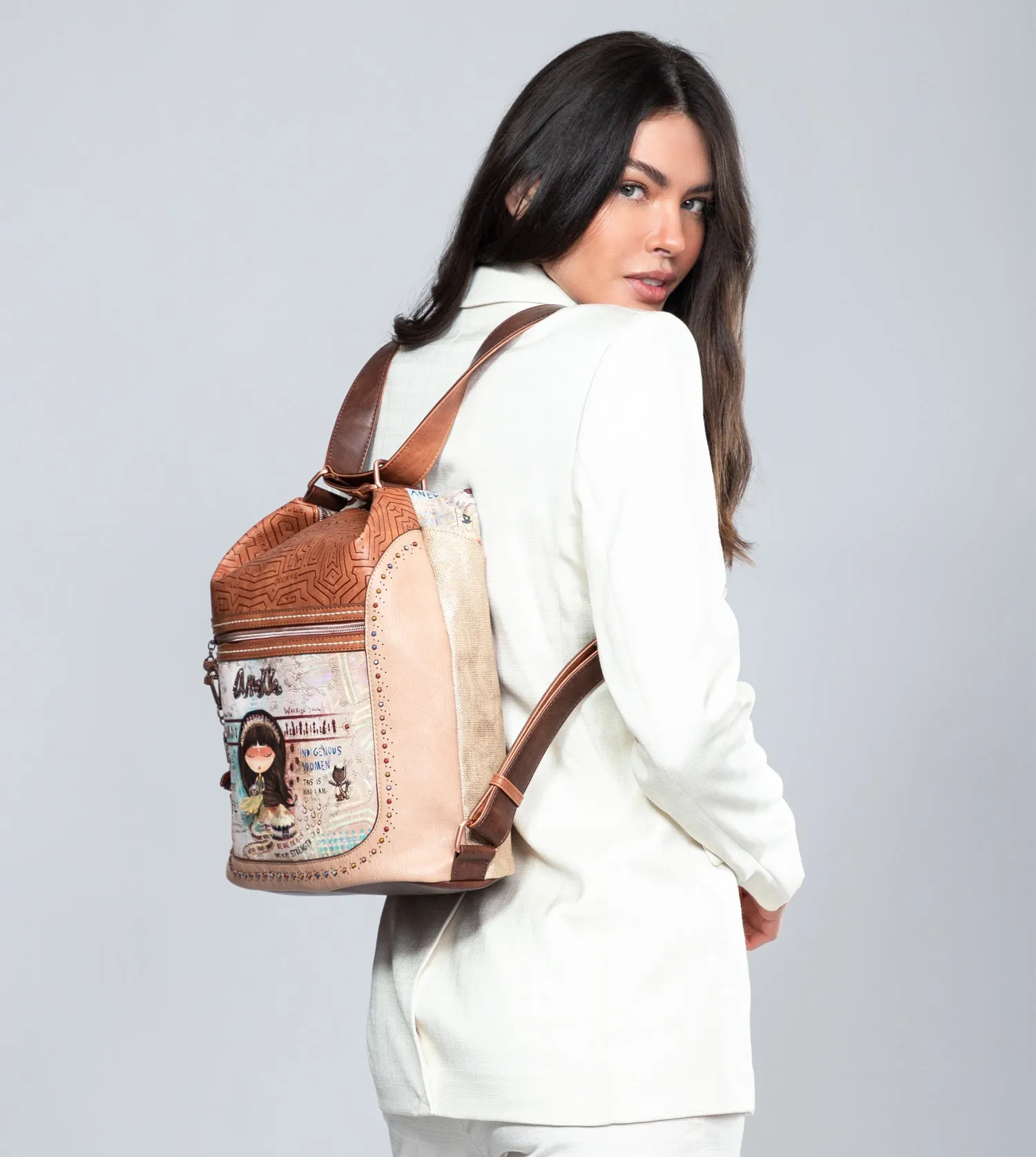 Menire convertible crossbody bag into a backpack