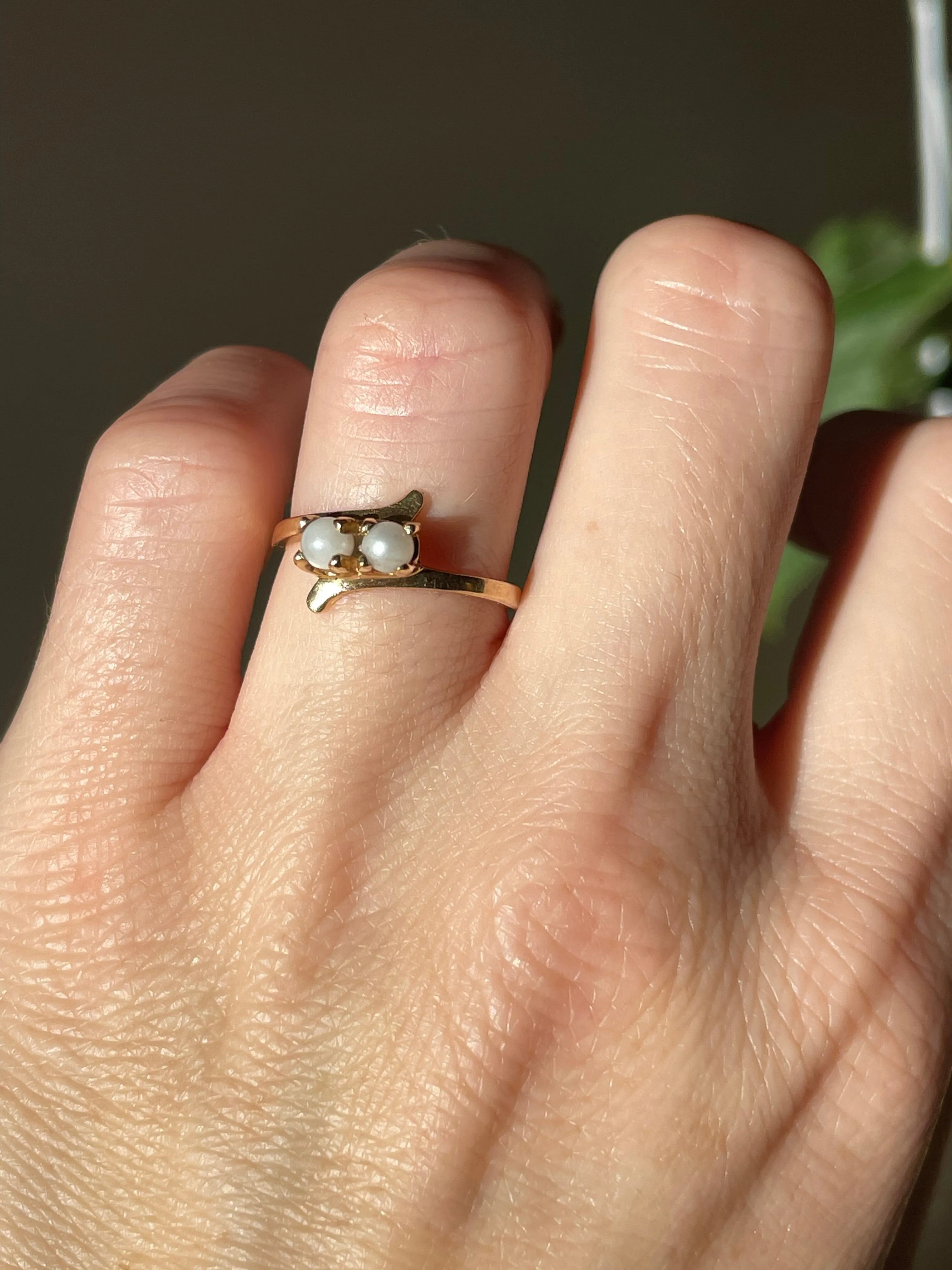 Vintage 10K Gold Pearl Crossover Ring